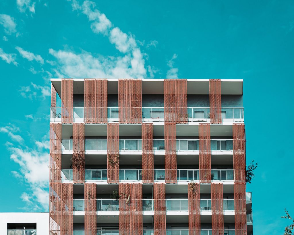 Multitenancy architecture represented by modern apartment building