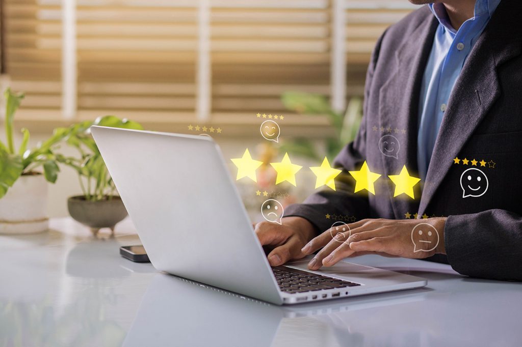 Hubspot crm helping businesses build great customer experiences showed by good reviews